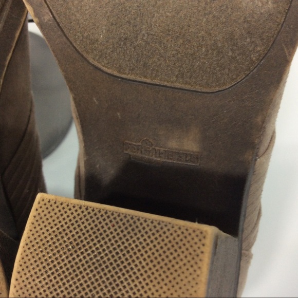 Fergalicious 8.5/ 6.5/38.5 Wicket Ankle Boots Chunky Heel Round Toe Vegan Suede - Picture 6 of 7